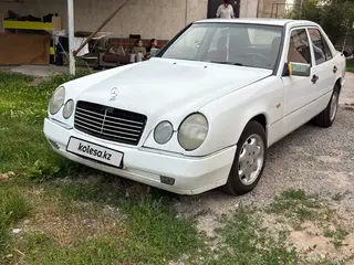 Mercedes-Benz E 230