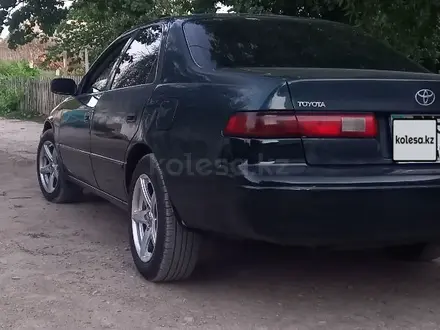 Toyota Camry 1998 года за 3 100 000 тг. в Айтеке би – фото 7