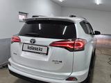 Toyota RAV4 2018 годаүшін13 200 000 тг. в Астана – фото 3