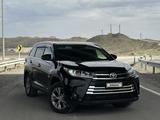 Toyota Highlander 2014 года за 11 999 999 тг. в Актау
