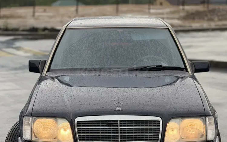 Mercedes-Benz E 220 1994 года за 2 700 000 тг. в Шымкент