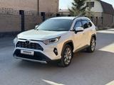 Toyota RAV4 2019 года за 14 800 000 тг. в Караганда