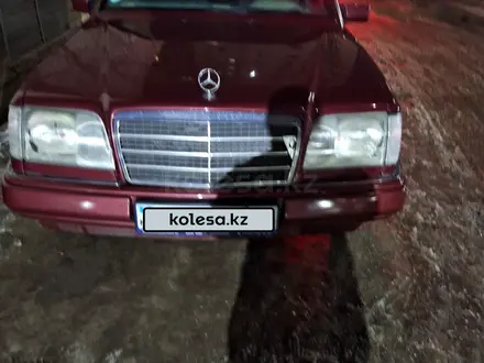 Mercedes-Benz E 200 1994 года за 2 300 000 тг. в Актобе – фото 4