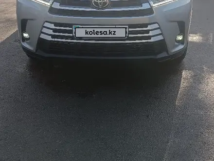 Toyota Highlander 2018 года за 18 500 000 тг. в Алматы – фото 2