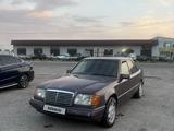 Mercedes-Benz E 200 1993 годаүшін1 350 000 тг. в Тараз