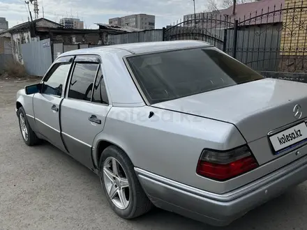 Mercedes-Benz E 220 1993 года за 1 899 999 тг. в Семей – фото 4