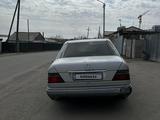 Mercedes-Benz E 220 1993 года за 1 899 999 тг. в Семей – фото 5