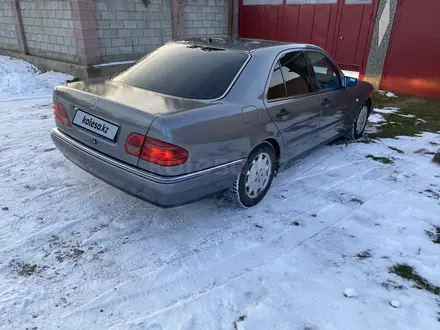 Mercedes-Benz E 280 1997 года за 3 300 000 тг. в Тараз – фото 4