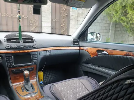 Mercedes-Benz E 200 2004 года за 4 900 000 тг. в Тараз – фото 9