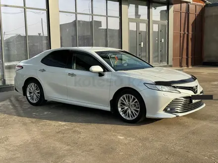 Toyota Camry 2019 года за 14 200 000 тг. в Актау