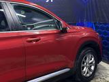 Hyundai Santa Fe 2019 годаfor8 900 000 тг. в Актобе – фото 2