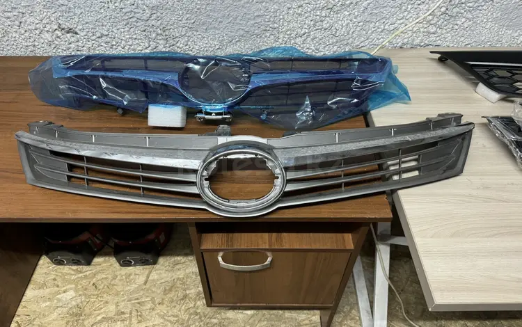 Решетка радиатора на Toyota Camry за 18 000 тг. в Алматы