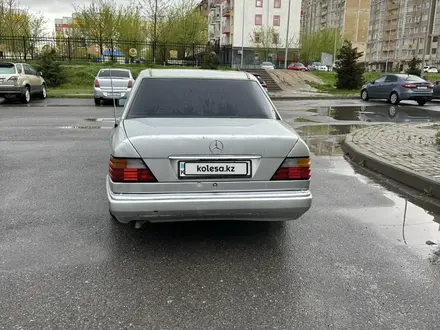 Mercedes-Benz E 220 1993 года за 1 800 000 тг. в Шымкент – фото 3