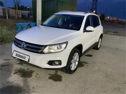 Volkswagen Tiguan 2011 года за 6 300 000 тг. в Атырау – фото 2