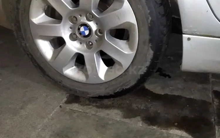 Комплект на зимней резине диски оригинал ровные не катаные не варенн за 90 000 тг. в Караганда
