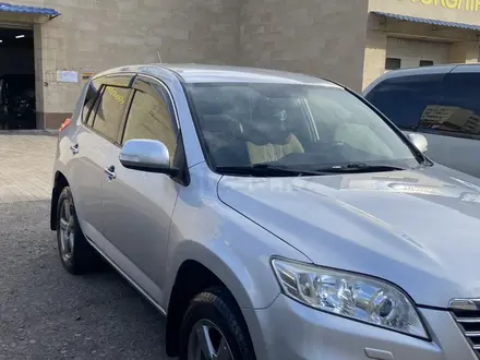 Toyota RAV4 2012 года за 8 000 000 тг. в Астана – фото 2