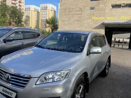 Toyota RAV4 2012 года за 8 000 000 тг. в Астана