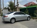 Toyota Camry 2006 года за 7 400 000 тг. в Шымкент – фото 2