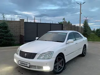 Toyota Crown, 2005