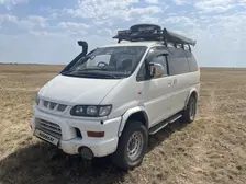Mitsubishi Delica, 2005