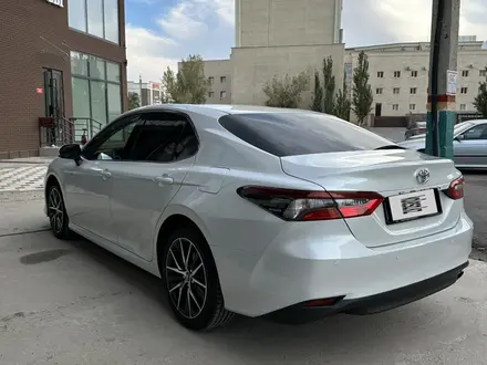 Toyota Camry 2023 года за 17 200 000 тг. в Кызылорда – фото 2