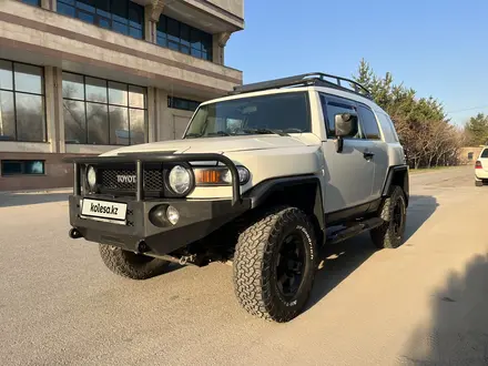 Toyota FJ Cruiser 2009 года за 14 900 000 тг. в Алматы – фото 2