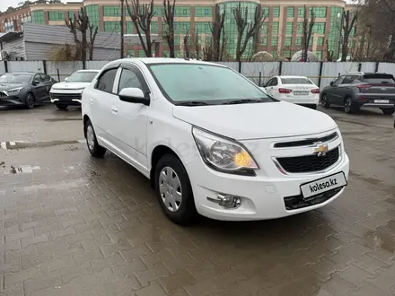 Chevrolet Cobalt 2023 года за 6 990 000 тг. в Актобе – фото 2