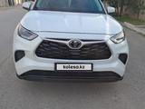 Toyota Highlander 2023 года за 19 500 000 тг. в Алматы – фото 2