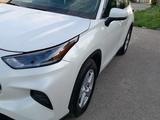Toyota Highlander 2023 года за 19 500 000 тг. в Алматы – фото 3