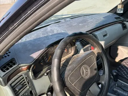 Mercedes-Benz E 230 1996 года за 1 500 000 тг. в Караганда – фото 8