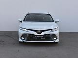 Toyota Camry 2019 года за 14 500 000 тг. в Атырау – фото 2