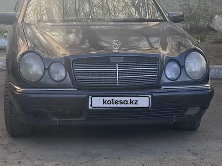 Mercedes-Benz E 280 1997 годаүшін2 300 000 тг. в Усть-Каменогорск – фото 4