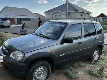 Chevrolet Niva 2012 года за 3 000 000 тг. в Атырау – фото 2