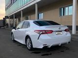 Toyota Camry 2018 года за 7 700 000 тг. в Уральск – фото 3