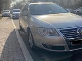 Volkswagen Passat 2009 года за 4 100 000 тг. в Алматы – фото 2