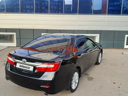 Toyota Camry 2014 года за 9 730 000 тг. в Петропавловск – фото 51