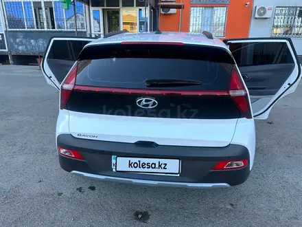 Hyundai Bayon 2023 года за 8 500 000 тг. в Уральск – фото 4