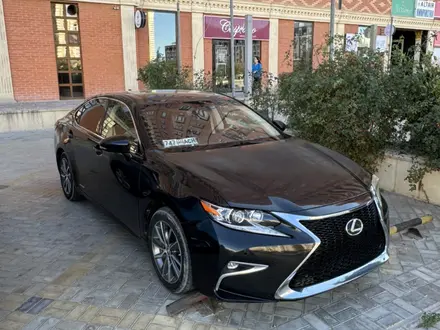 Lexus ES 300h 2015 года за 9 200 000 тг. в Актау