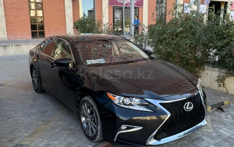 Lexus ES 300h 2015 года за 9 200 000 тг. в Актау