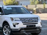 Ford Explorer 2018 года за 13 000 000 тг. в Алматы – фото 2