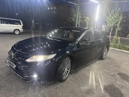 Toyota Camry 2019 года за 10 500 000 тг. в Балхаш – фото 2