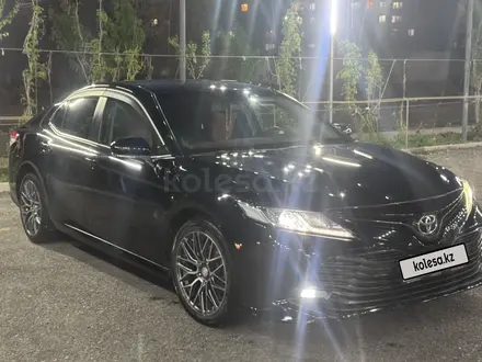 Toyota Camry 2019 года за 10 500 000 тг. в Балхаш – фото 4
