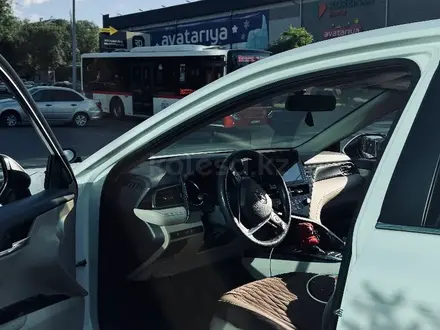 Toyota Camry 2022 года за 13 000 000 тг. в Тараз – фото 4