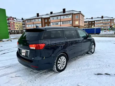 Kia Carnival 2015 года за 7 000 000 тг. в Актобе – фото 2