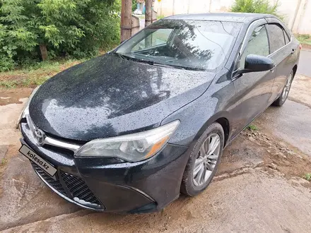 Toyota Camry 2015 года за 8 500 000 тг. в Уральск – фото 2