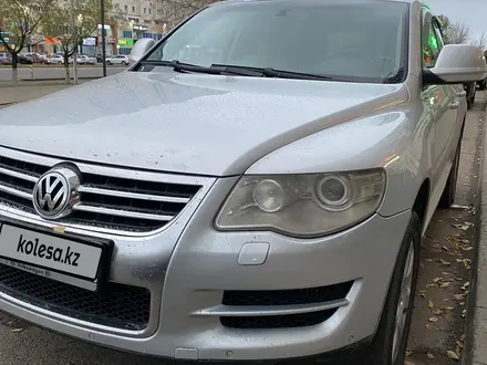 Volkswagen Touareg 2007 года за 5 000 000 тг. в Астана