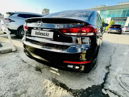 Hyundai Elantra 2017 года за 5 300 000 тг. в Актау – фото 8