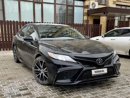 Toyota Camry 2021 года за 7 400 000 тг. в Уральск