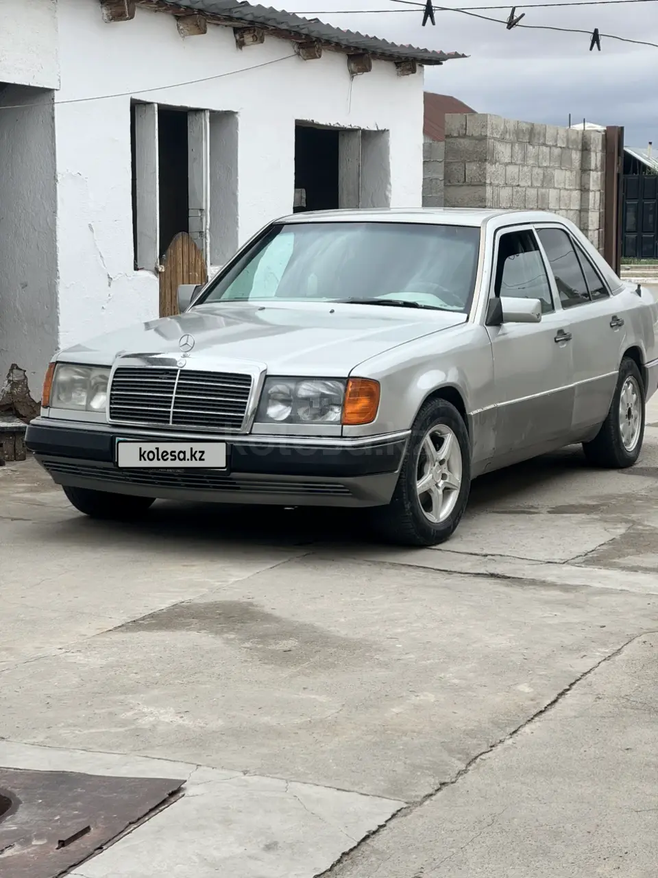 Mercedes-Benz E-Class, 1990