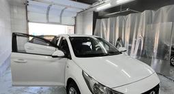 Hyundai Accent 2022 года за 8 300 000 тг. в Кызылорда – фото 2